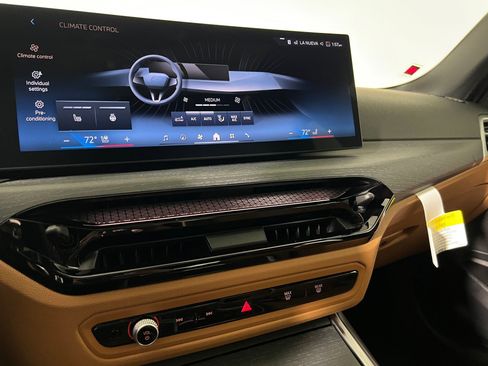 New 2026 BMW 330i Sedan w/ M Sport Package RWD image 27
