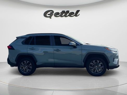 Used 2022 Toyota RAV4 XLE Premium AWD/4WD image 4
