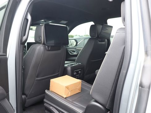 Used 2024 Chevrolet Suburban Premier AWD/4WD image 35