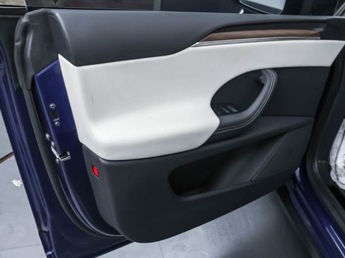 Used 2022 Tesla Model X image 12