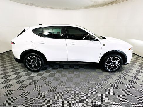 Used 2025 Alfa Romeo Tonale w/ Premium Package image 2