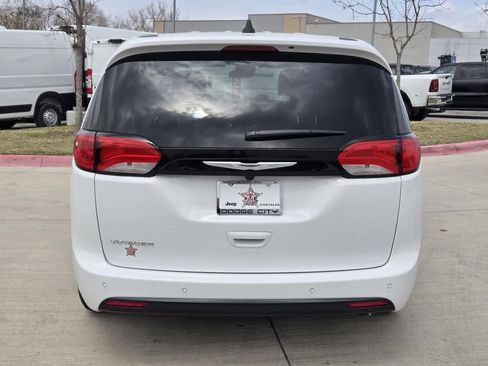 New 2026 Chrysler Voyager LX FWD image 4