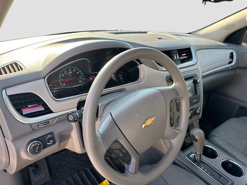 Used 2015 Chevrolet Traverse LS image 9