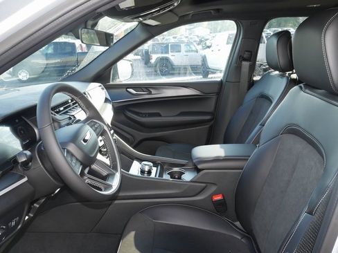 New 2025 Jeep Grand Cherokee L Altitude image 2