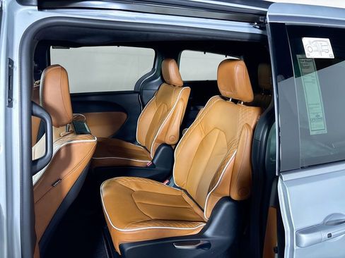 New 2026 Chrysler Pacifica Pinnacle image 20