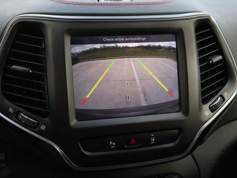 Used 2021 Jeep Cherokee Trailhawk w/ Trailer Tow Group image 27