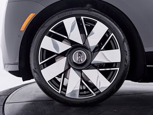 Used 2025 Rolls-Royce Cullinan AWD/4WD image 3