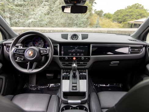 Certified 2026 Porsche Macan AWD/4WD image 33
