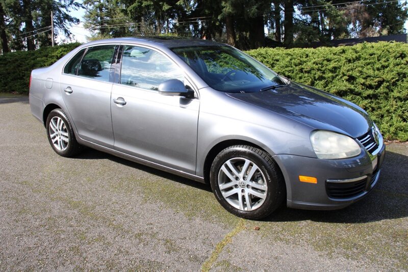 Used 2005 Volkswagen Jetta 2.5 FWD image 2