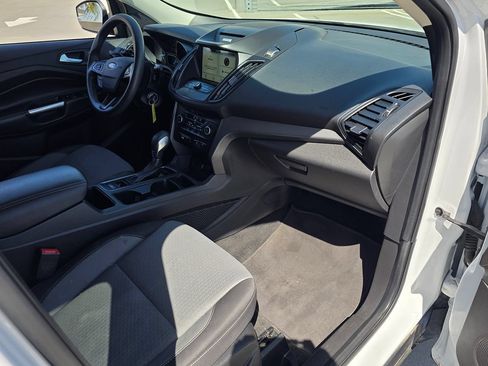 Used 2018 Ford Escape SE w/ SE Sync 3 Package FWD image 9