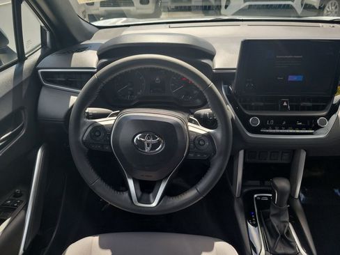 Used 2024 Toyota Corolla Cross SE image 16