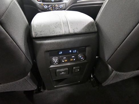 Used 2024 Chevrolet Traverse High Country AWD/4WD image 17