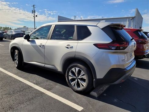 Used 2023 Nissan Rogue SV image 5
