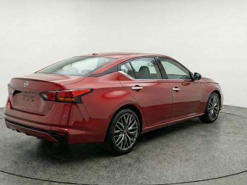 Used 2025 Nissan Altima 2.5 SV image 9