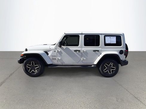 Used 2024 Jeep Wrangler Sahara image 8