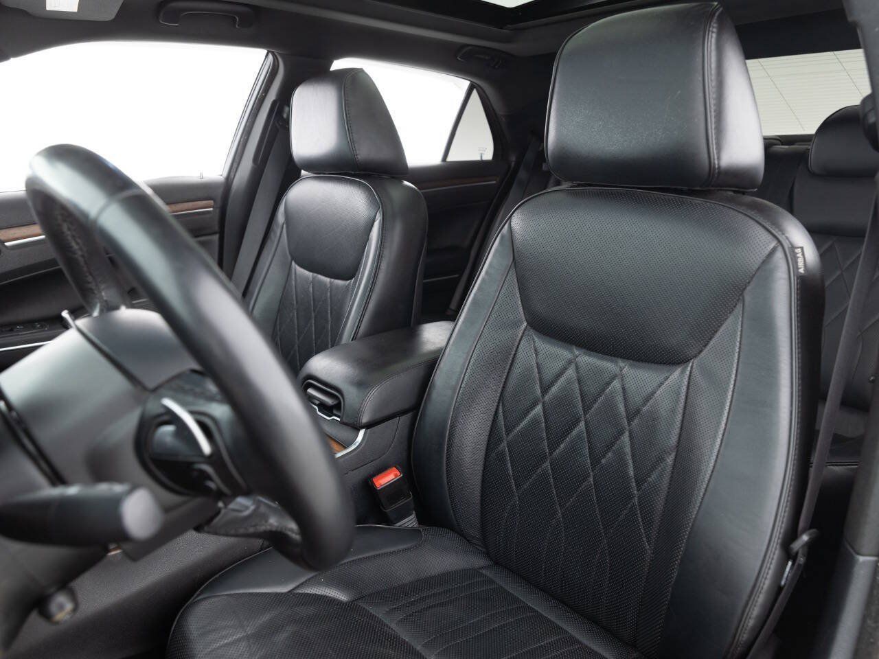 Used 2017 Chrysler 300 C Platinum w/ Safetytec Plus Group RWD image 22