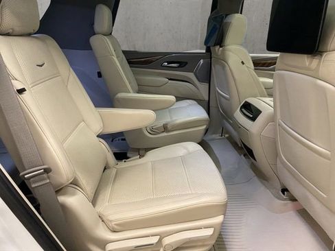 Used 2023 Cadillac Escalade Sport Platinum w/ Heavy-Duty Trailer Package AWD/4WD image 28