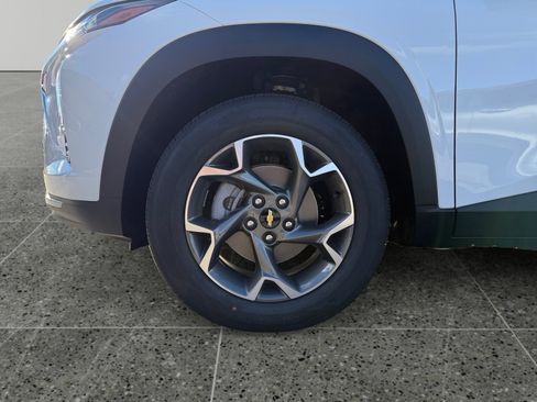 New 2026 Chevrolet Trax LT w/ Driver Confidence Package image 14