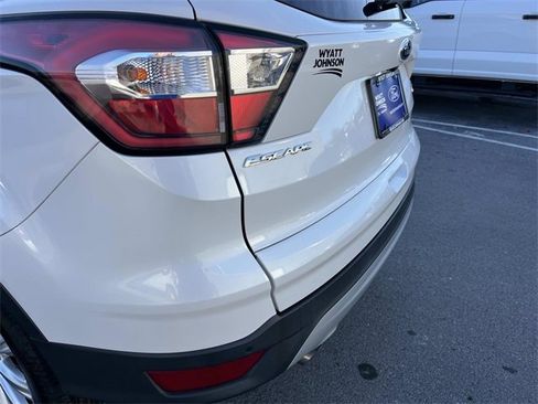 Used 2017 Ford Escape Titanium image 10
