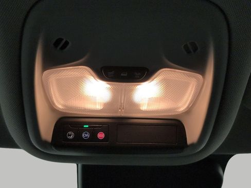 Used 2025 Chevrolet TrailBlazer LT AWD/4WD image 18