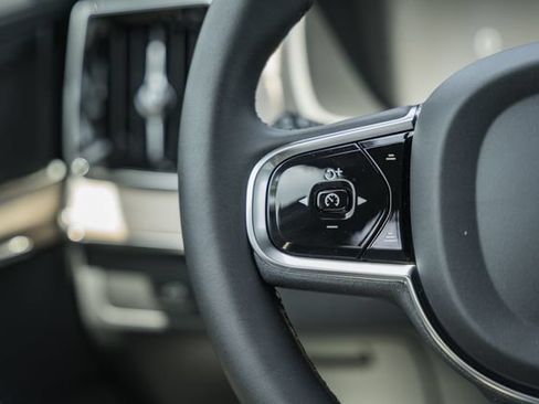 New 2026 Volvo XC90 B6 Plus w/ Protection Package Premier AWD/4WD image 31