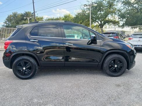 Used 2020 Chevrolet Trax LT w/ LT Convenience Package FWD image 8