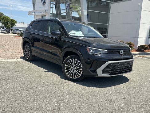 New 2026 Volkswagen Taos SE FWD image 2