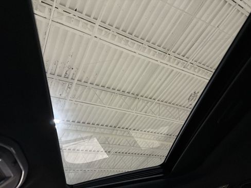 Used 2025 Jeep Grand Cherokee Laredo X w/ Luxury Tech Group I image 18