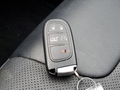 Used 2022 Jeep Cherokee Limited AWD/4WD image 34