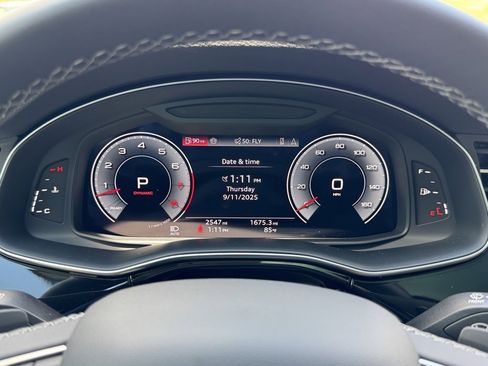 Used 2025 Audi Q8 Premium Plus image 2