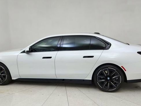 Used 2023 BMW i7 xDrive60 w/ Executive Package 2 image 4