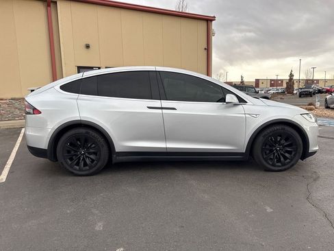 Used 2016 Tesla Model X P90D image 5