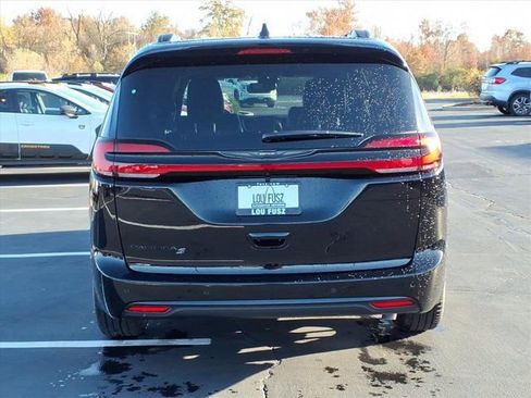 New 2026 Chrysler Pacifica Select w/ S Appearance Package image 21