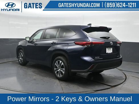 Used 2023 Toyota Highlander XLE image 8