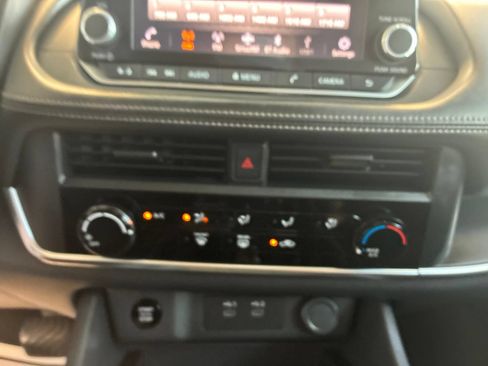 Used 2024 Nissan Rogue S AWD/4WD image 22
