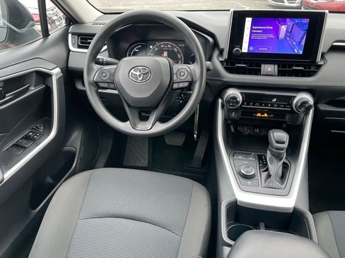Used 2024 Toyota RAV4 LE image 8