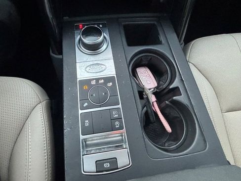 Used 2017 Land Rover Discovery SE image 41