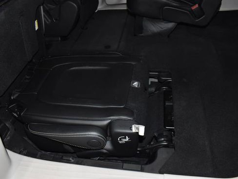 Certified 2024 Chrysler Pacifica Touring-L image 34