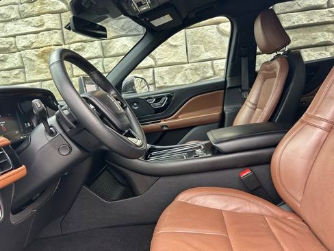 Used 2023 Lincoln Aviator Reserve w/ Elements Package Plus image 8