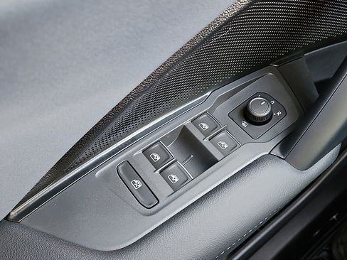 New 2026 Volkswagen Tiguan SE image 13