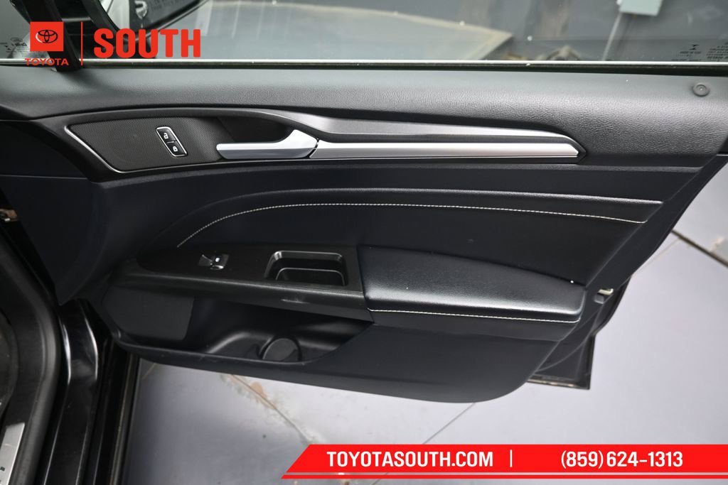 Used 2020 Ford Fusion Energi Titanium FWD image 34