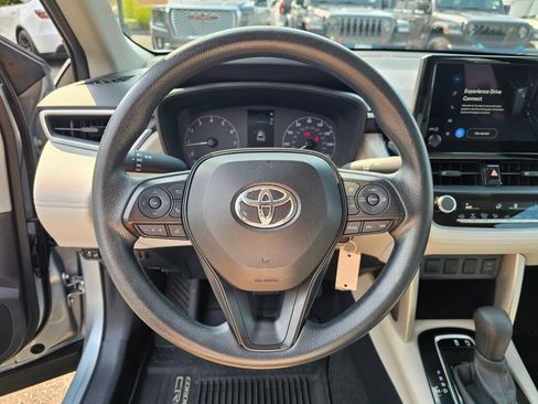 Used 2024 Toyota Corolla Cross L FWD image 11