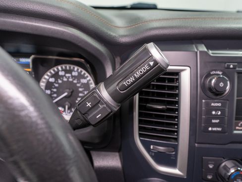 Used 2019 Nissan Titan SL w/ Midnight Edition AWD/4WD image 29