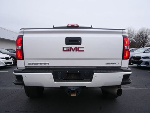 Used 2018 GMC Sierra 2500 Denali w/ Duramax Plus Package image 4