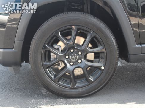 Used 2025 Jeep Compass Latitude w/ Convenience Group AWD/4WD image 31