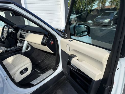 Used 2016 Land Rover Range Rover HSE image 24