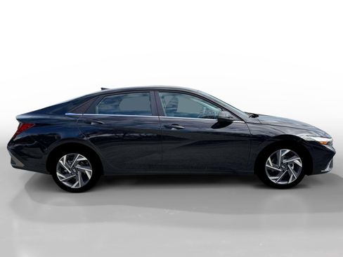 New 2026 Hyundai Elantra Limited FWD image 9