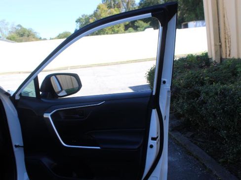Used 2021 Toyota RAV4 LE image 22