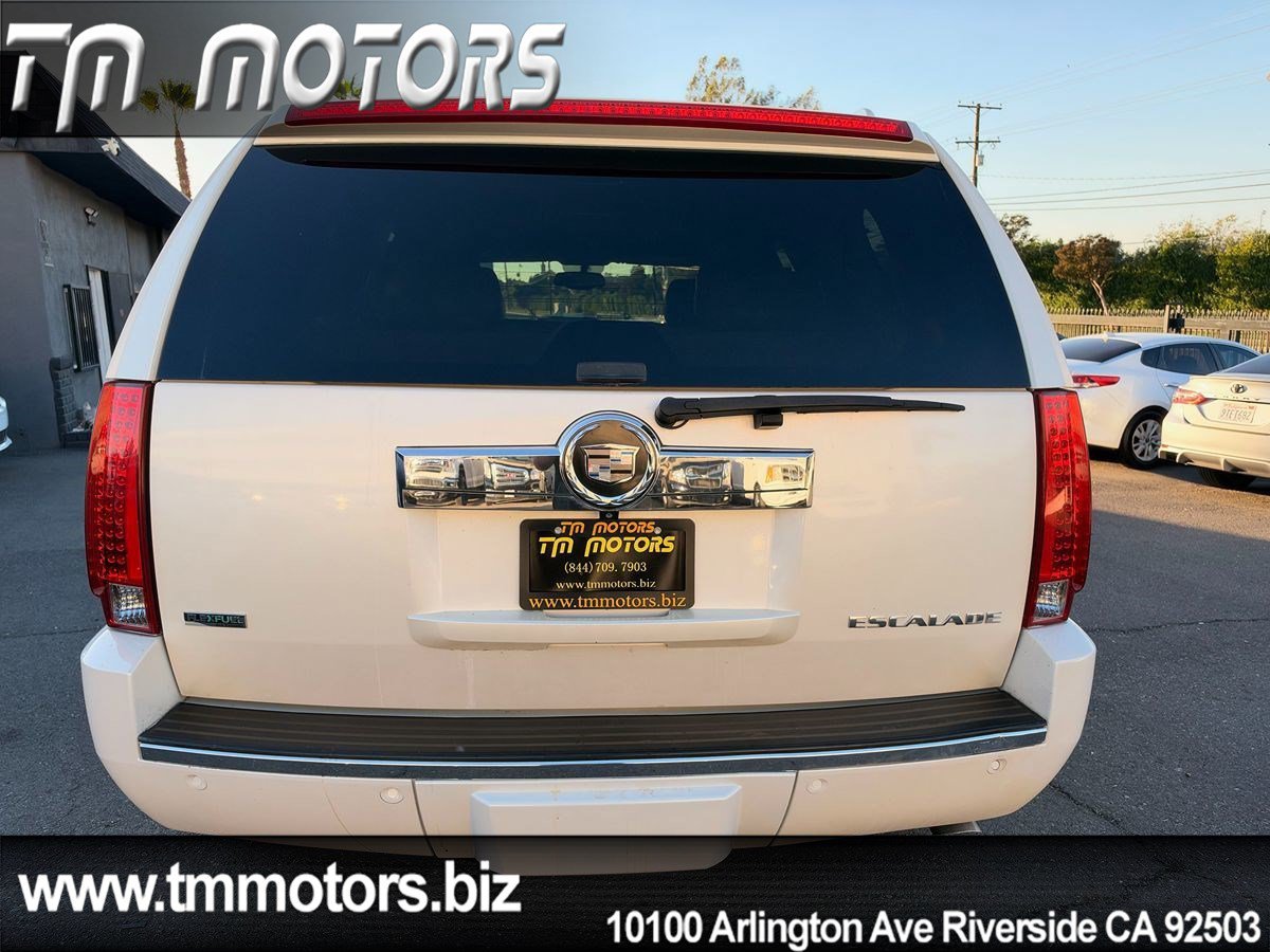 Used 2010 Cadillac Escalade AWD image 5