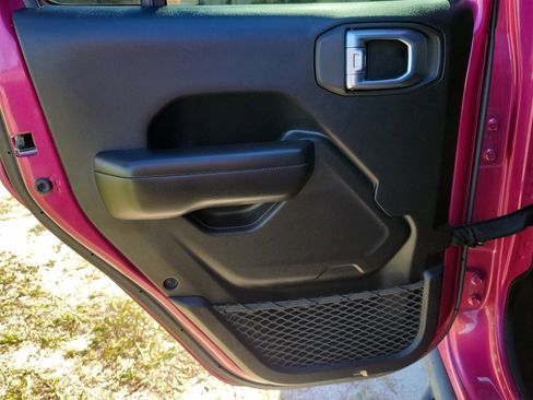 Used 2021 Jeep Wrangler Unlimited Rubicon w/ Xtreme Recon 35" Tire Package image 7